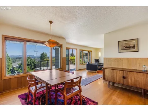 239 S Custer Street Portland OR 97219