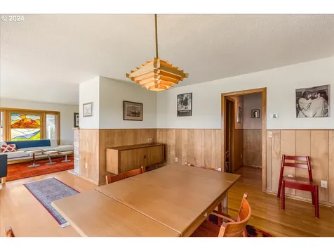 239 S Custer Street Portland OR 97219