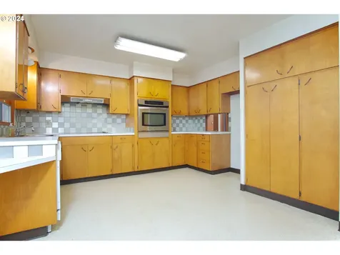 9328 SW Washington Street Portland OR 97225