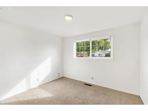 2162 Loch Drive Springfield OR 97477