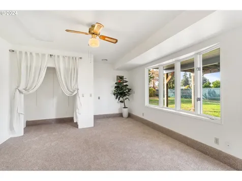 2162 Loch Drive Springfield OR 97477