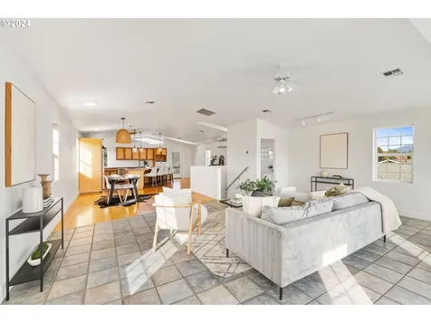2162 Loch Drive Springfield OR 97477