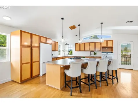 2162 Loch Drive Springfield OR 97477