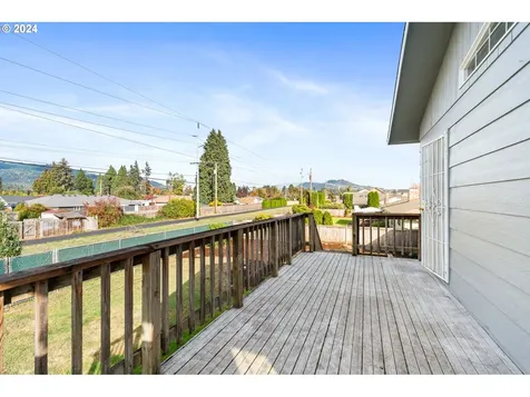 2162 Loch Drive Springfield OR 97477
