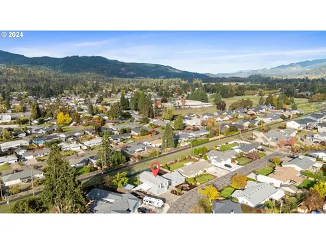 2162 Loch Drive Springfield OR 97477