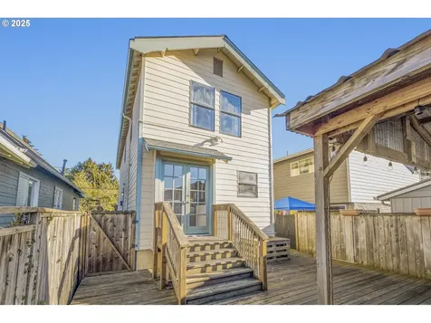 329 SE 22nd Avenue Portland OR 97214