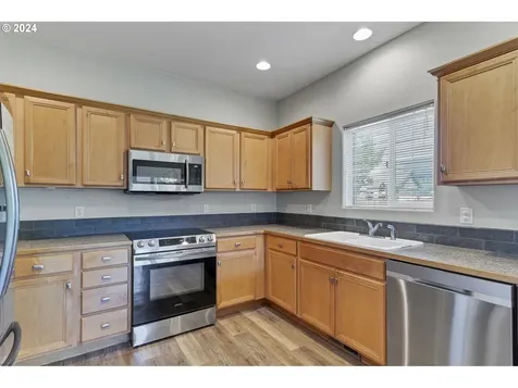 906 Highberger Loop Aumsville OR 97325
