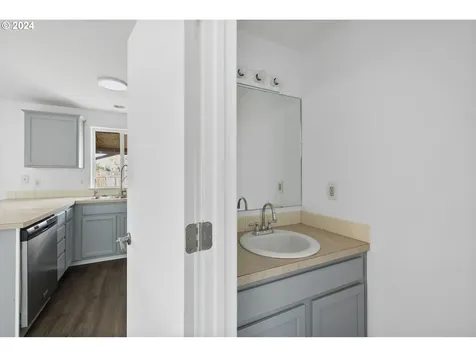 1124 W 31st Street Vancouver WA 98660