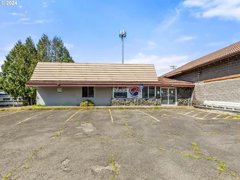 11702 NE Halsey Street Portland OR 97220