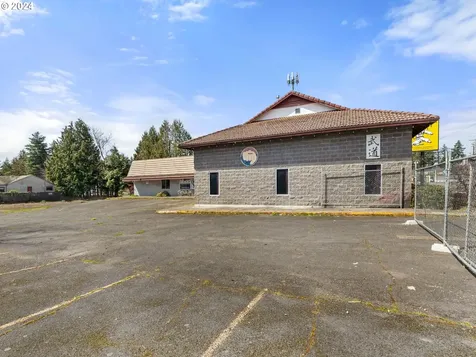 11702 NE Halsey Street Portland OR 97220