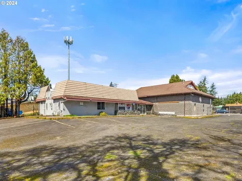 11702 NE Halsey Street Portland OR 97220