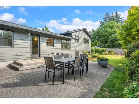 2320 Sw Winchester Place Portland OR 97225