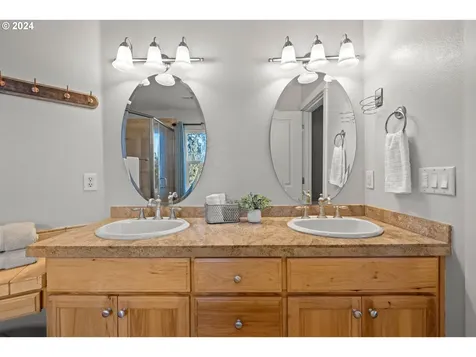 15974 Swan Avenue Oregon City OR 97045