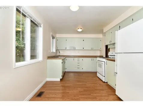 17813 Se Mill Street Portland OR 97233