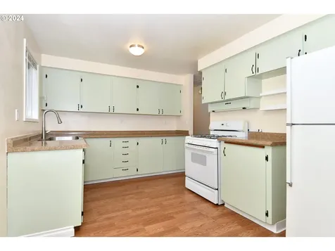 17813 Se Mill Street Portland OR 97233