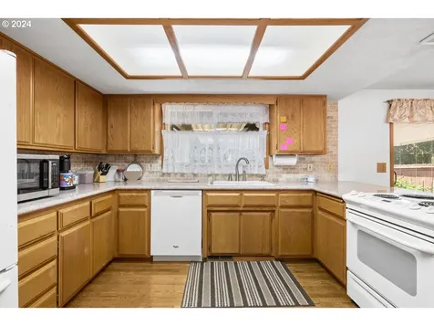 2588 Roberts Road Medford OR 97504