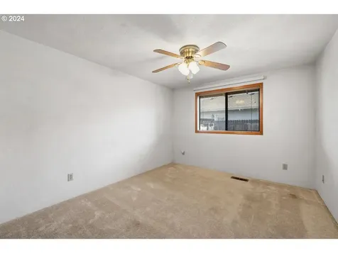 2588 Roberts Road Medford OR 97504