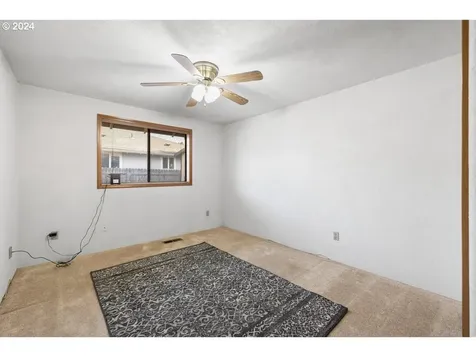 2588 Roberts Road Medford OR 97504