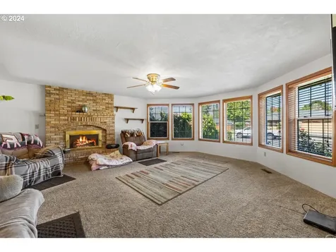 2588 Roberts Road Medford OR 97504