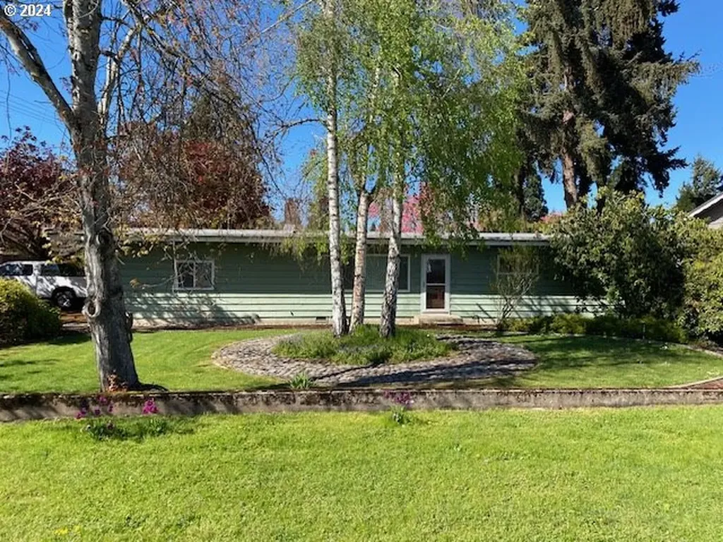 965 Aspen Street Springfield OR 97477