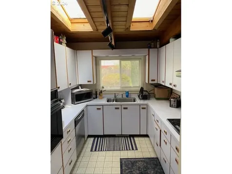 965 Aspen Street Springfield OR 97477