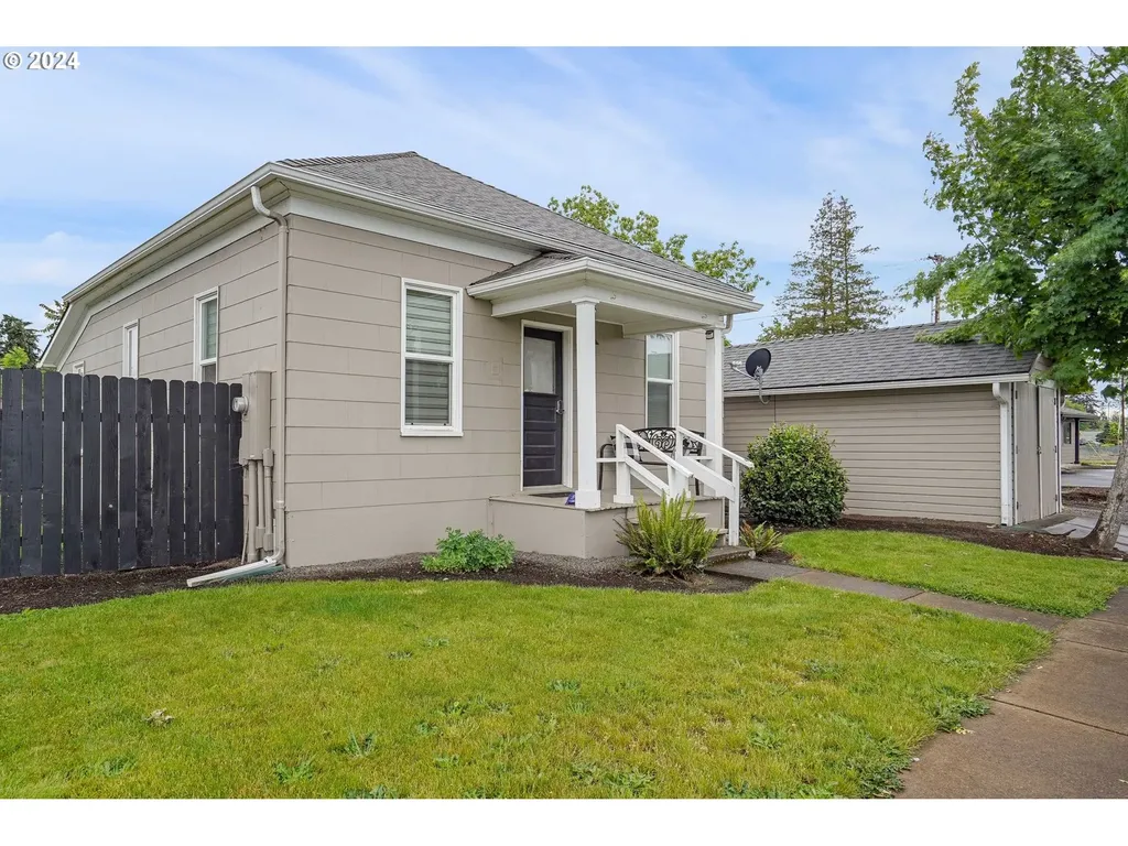 312 D Street Silverton OR 97381