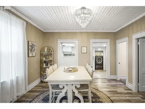 312 D Street Silverton OR 97381