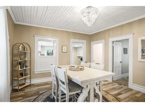 312 D Street Silverton OR 97381