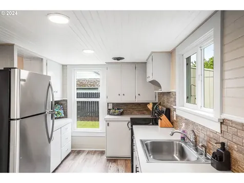 312 D Street Silverton OR 97381