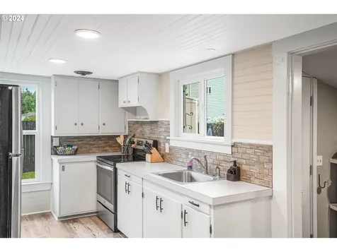 312 D Street Silverton OR 97381