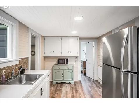 312 D Street Silverton OR 97381