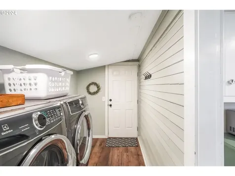 312 D Street Silverton OR 97381