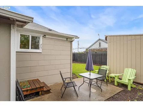 312 D Street Silverton OR 97381