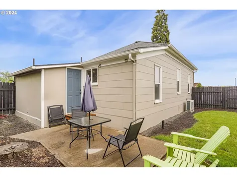 312 D Street Silverton OR 97381