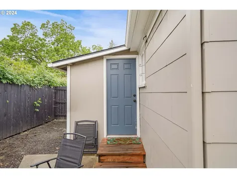 312 D Street Silverton OR 97381