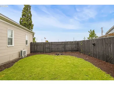312 D Street Silverton OR 97381