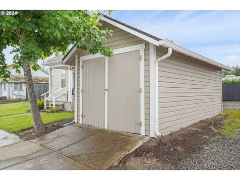 312 D Street Silverton OR 97381