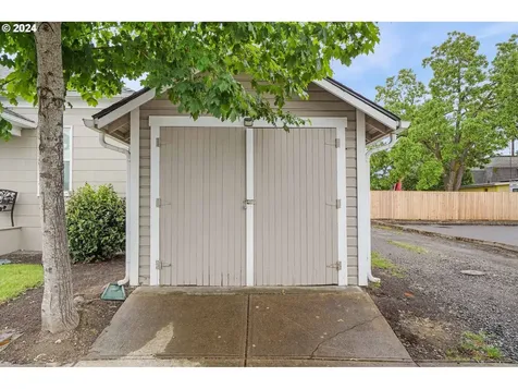 312 D Street Silverton OR 97381