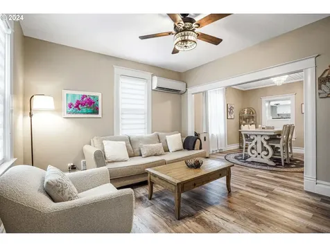 312 D Street Silverton OR 97381