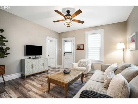312 D Street Silverton OR 97381