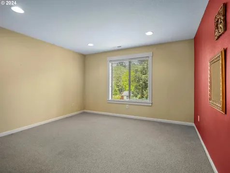 2084 N Walnut Street Canby OR 97013