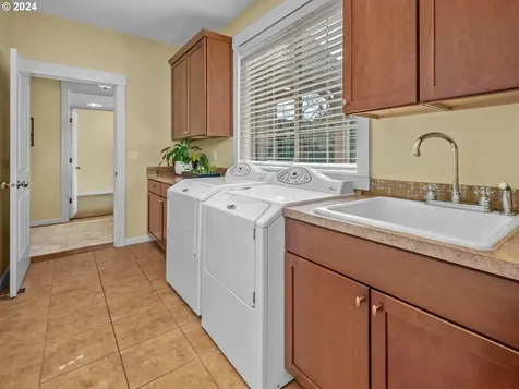 2084 N Walnut Street Canby OR 97013