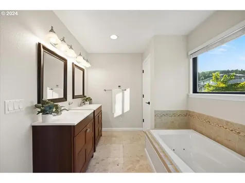 17070 Se Hagen Road Happy Valley OR 97086