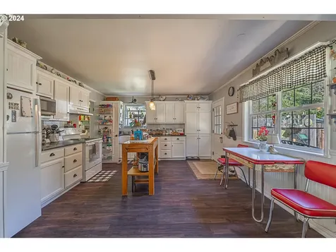 96601 Larson Lane North Bend OR 97459