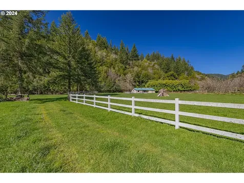 96601 Larson Lane North Bend OR 97459