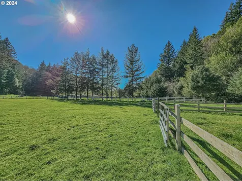 96601 Larson Lane North Bend OR 97459