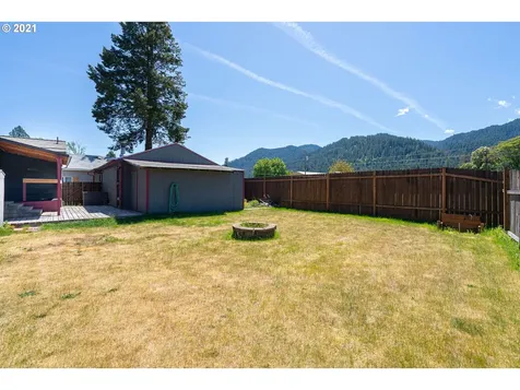 47572 Teller Road Oakridge OR 97463