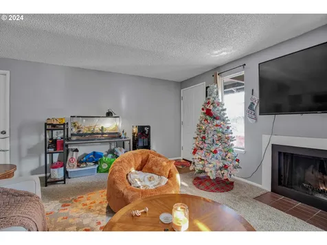 1925 NE Darby Street Hillsboro OR 97124