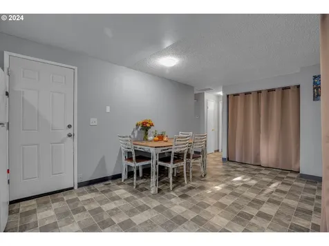 1925 NE Darby Street Hillsboro OR 97124
