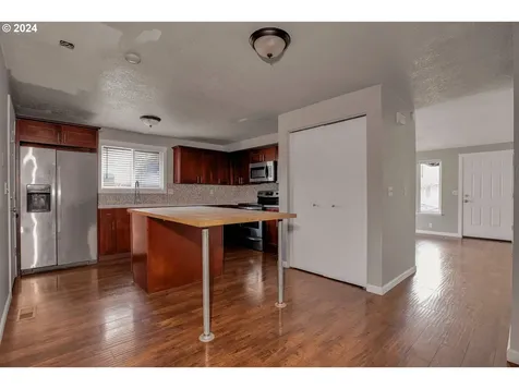 1925 NE Darby Street Hillsboro OR 97124